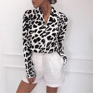 Black and White Notched Collar Buttoned Blouse
